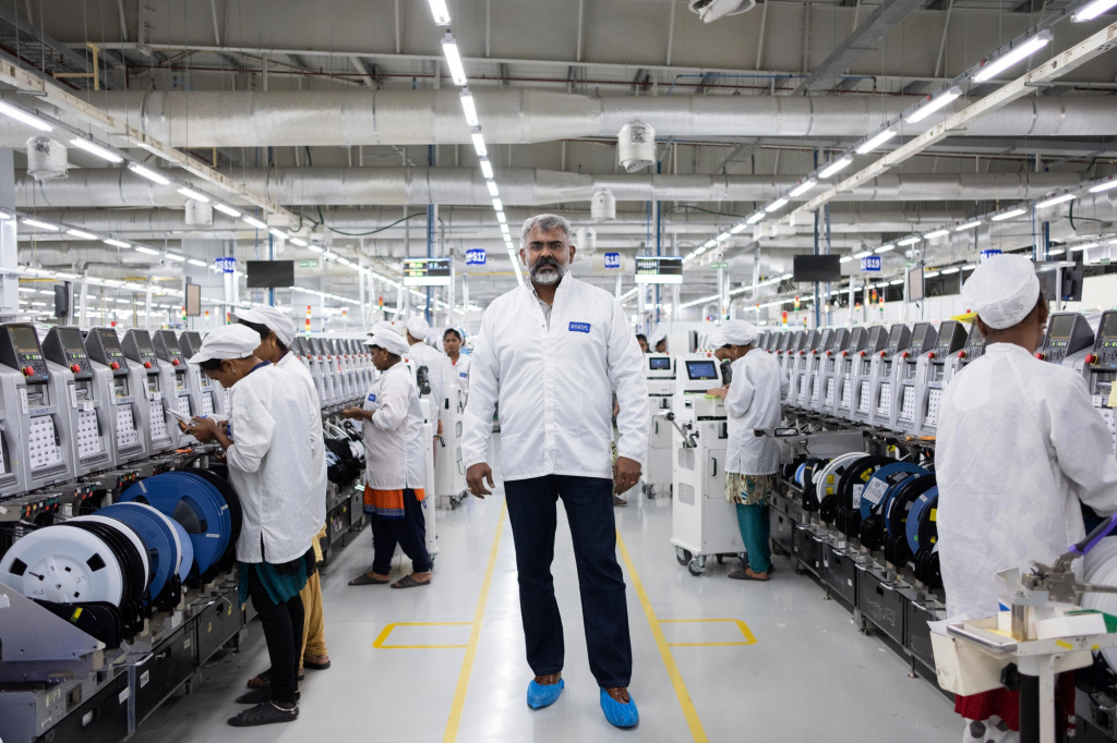 Foxconn_собирает_в_Индии_смартфоны_на_снятых_с_производства_моделях_установщиков.jpg